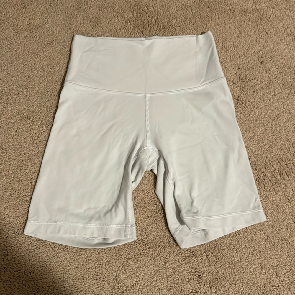TNA ARITZIA BIKER SHORTS WHITE